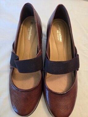 Size 9 1/2 extra wide Naturalizer wedge MJ